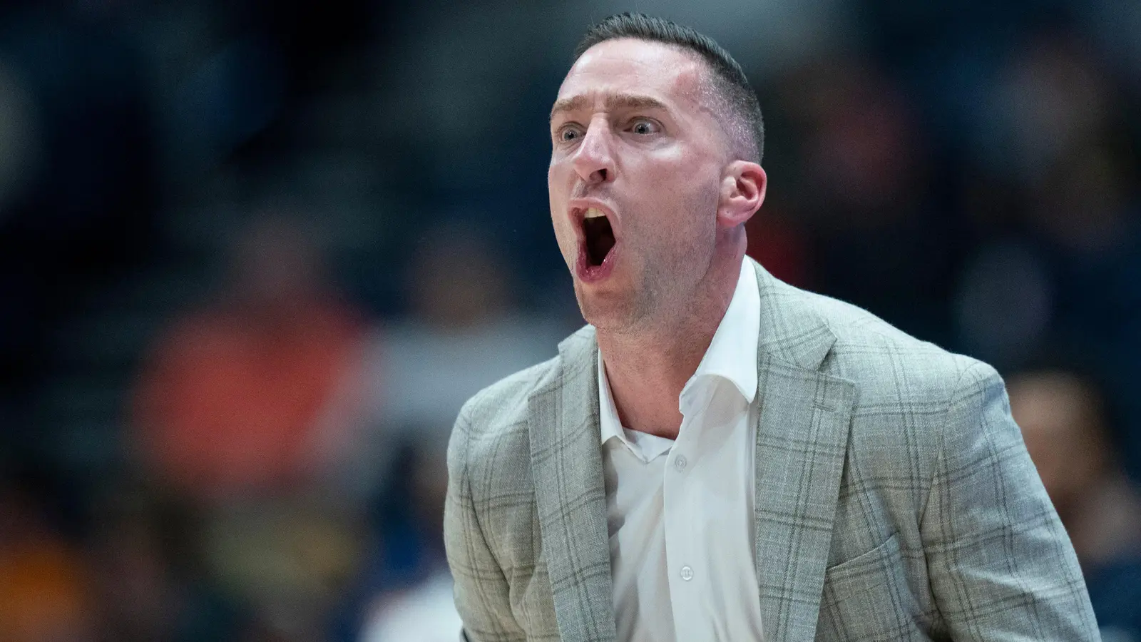 Auburn Basketball concedierea GM Brian Kloman pentru eligibilitate acoperire