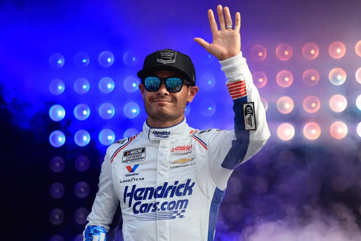 Kyle Larson e la un pas de titlul NASCAR Cup la Martinsville!