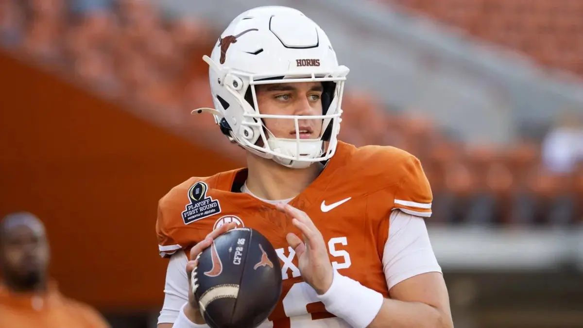 Arch Manning sub presiune la Texas, dar schimbarea la quarterback pare improbabilă