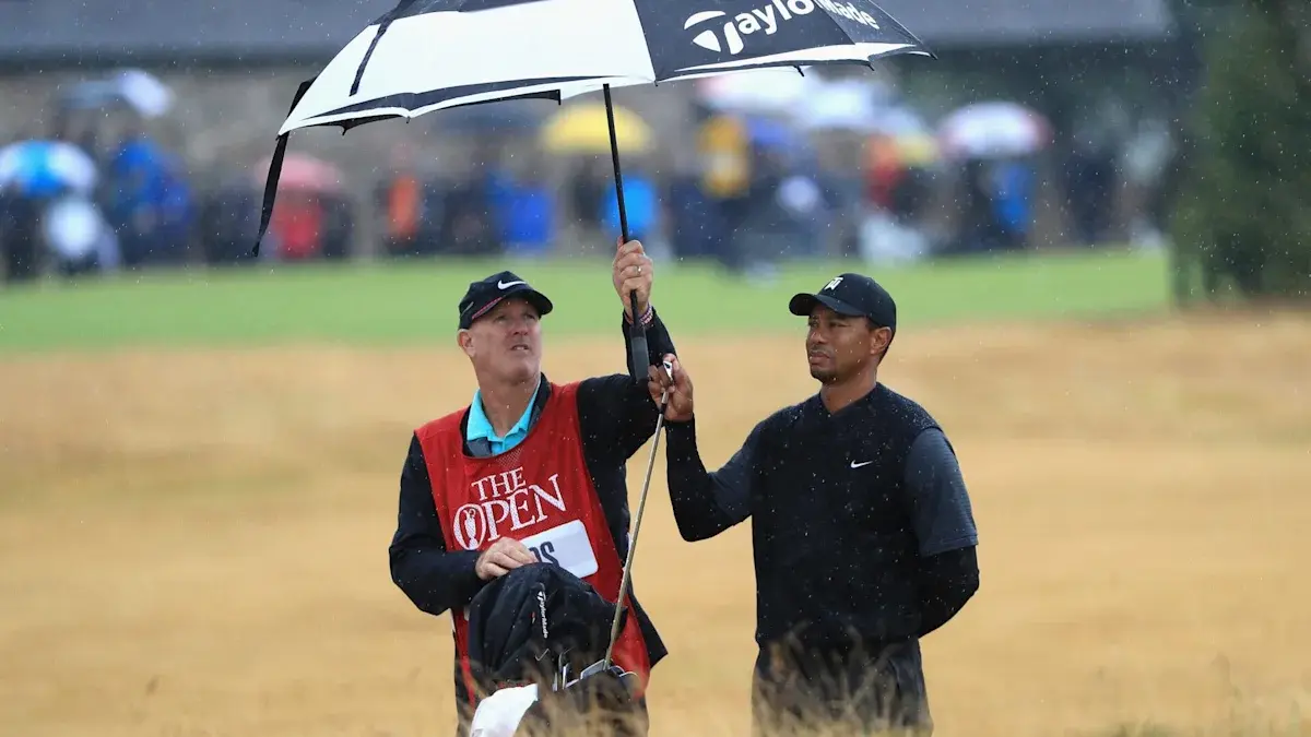 Cum a antrenat Tiger Woods pentru Open: echipament de ploaie la 100 de grade